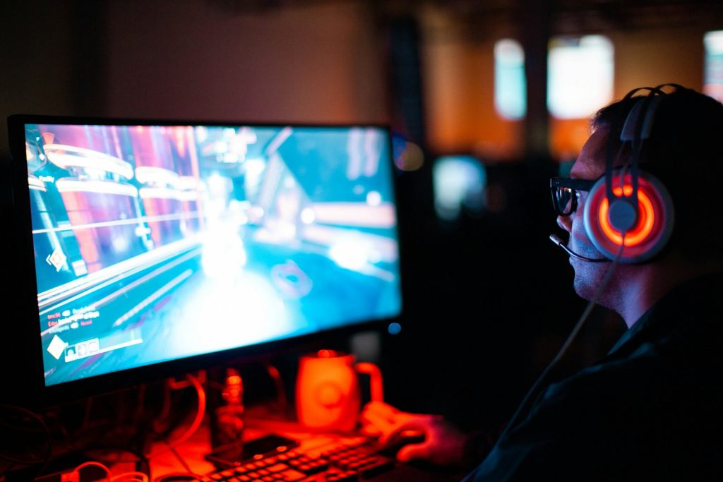 Fantastic Guide on How to Earn Money With Games